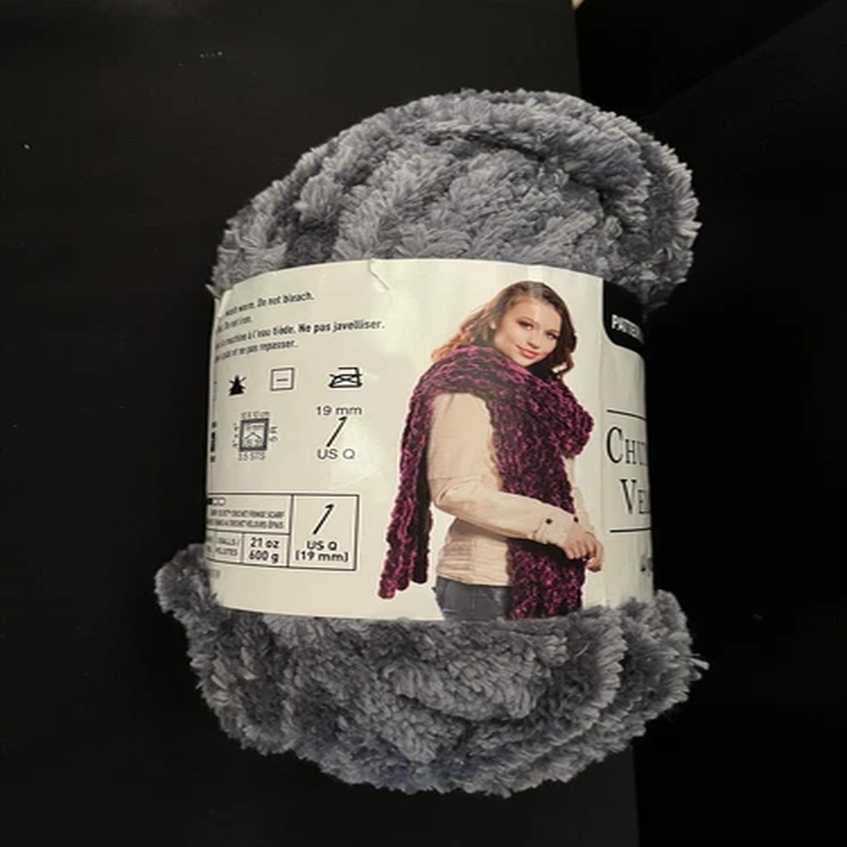(1) Loops & Threads Chunky Velvet Yarn - GRAY 7 oz 100% Polyester Jumbo "7"