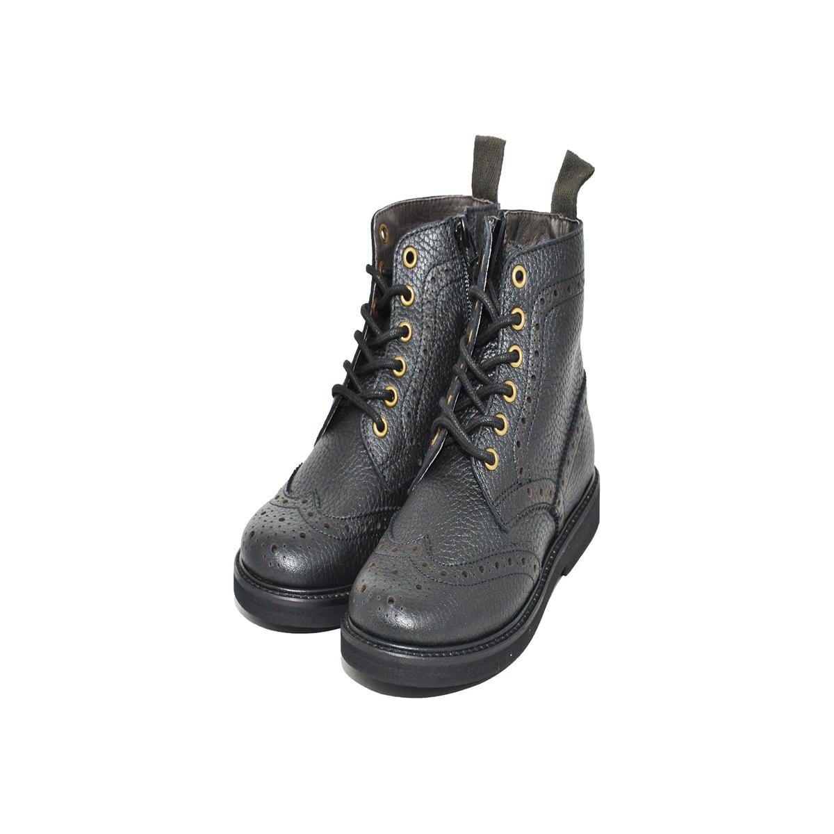 Wing tip Boots